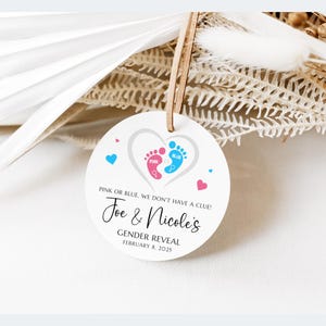 Pink or Blue Gender Reveal Favor Tag, Round Party Gift Label, Pink and Blue Footprints, Baby Shower Decor, Gender Neutral