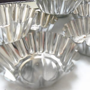 Vintage Set of 11 French Aluminum Round Mini Brioche Tins / Individual Cake Baking Molds