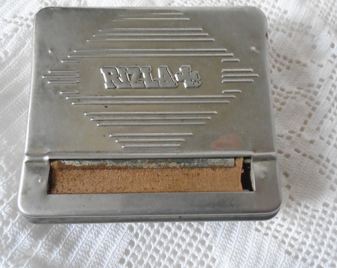 Vintage Metal RIZLA Cigarette Rolling Tin 1950s Tobacciana Memorabilia ...