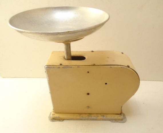 Retro Mechanical Kitchen Scale