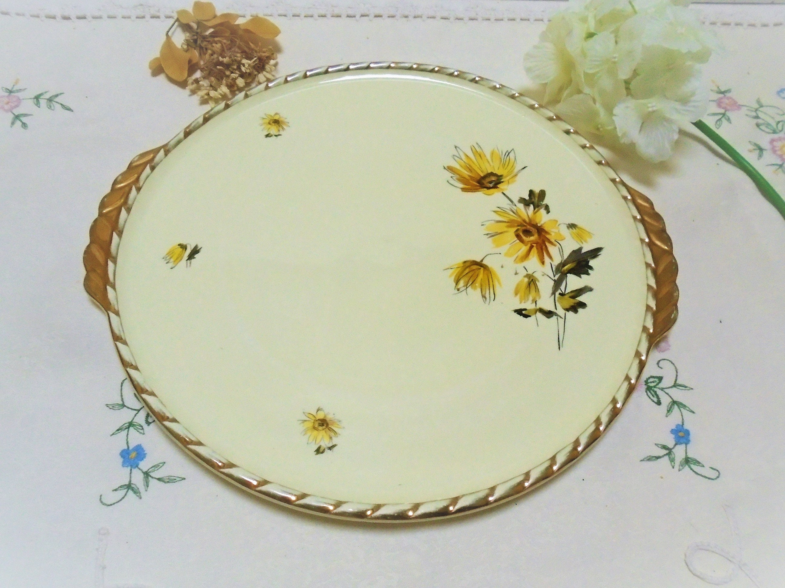 assiette à gâteau français antique, "honfleur' par salins, france, assiette dorée guirlande florale de collection, commode, petit four server