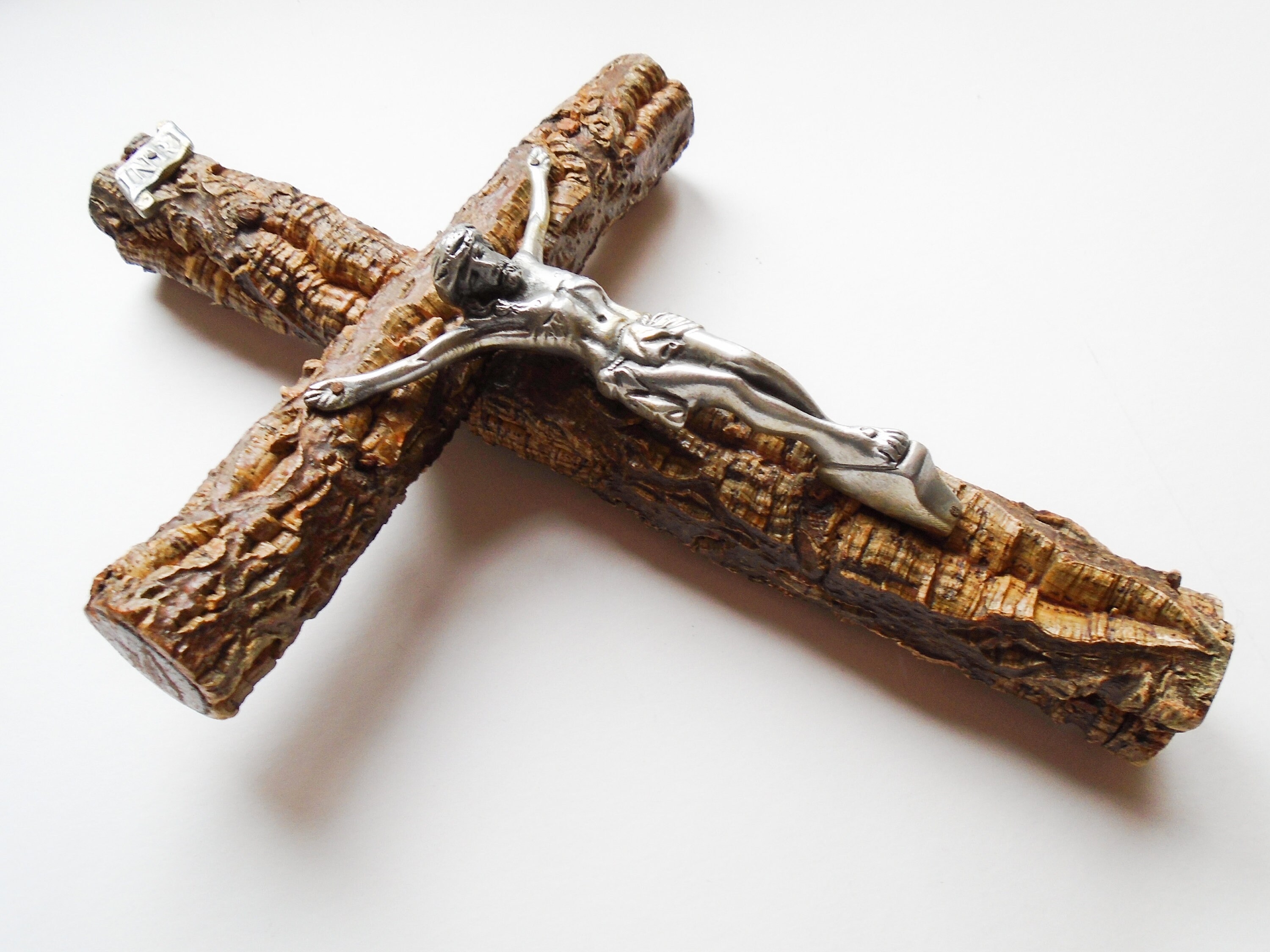 Crucifix Mural Antique Français avec Corpus Du Christ en Bronze Argenté, Crucifix à Effet Bois