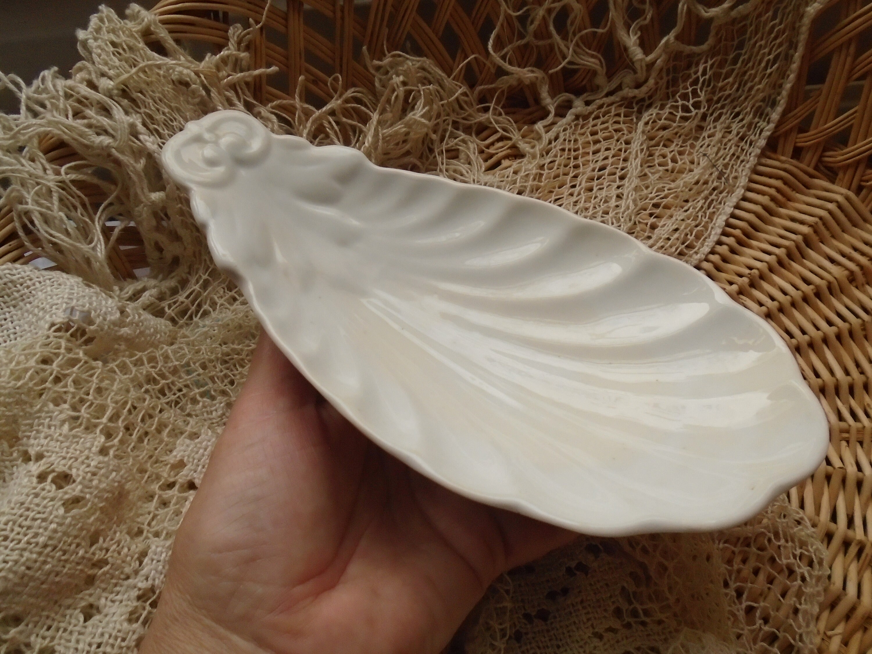 Antique Français Limoges White Ironstone Shell Soap Dish, Porte-Bijoux/Bonbon Dish Meringue Macaroon