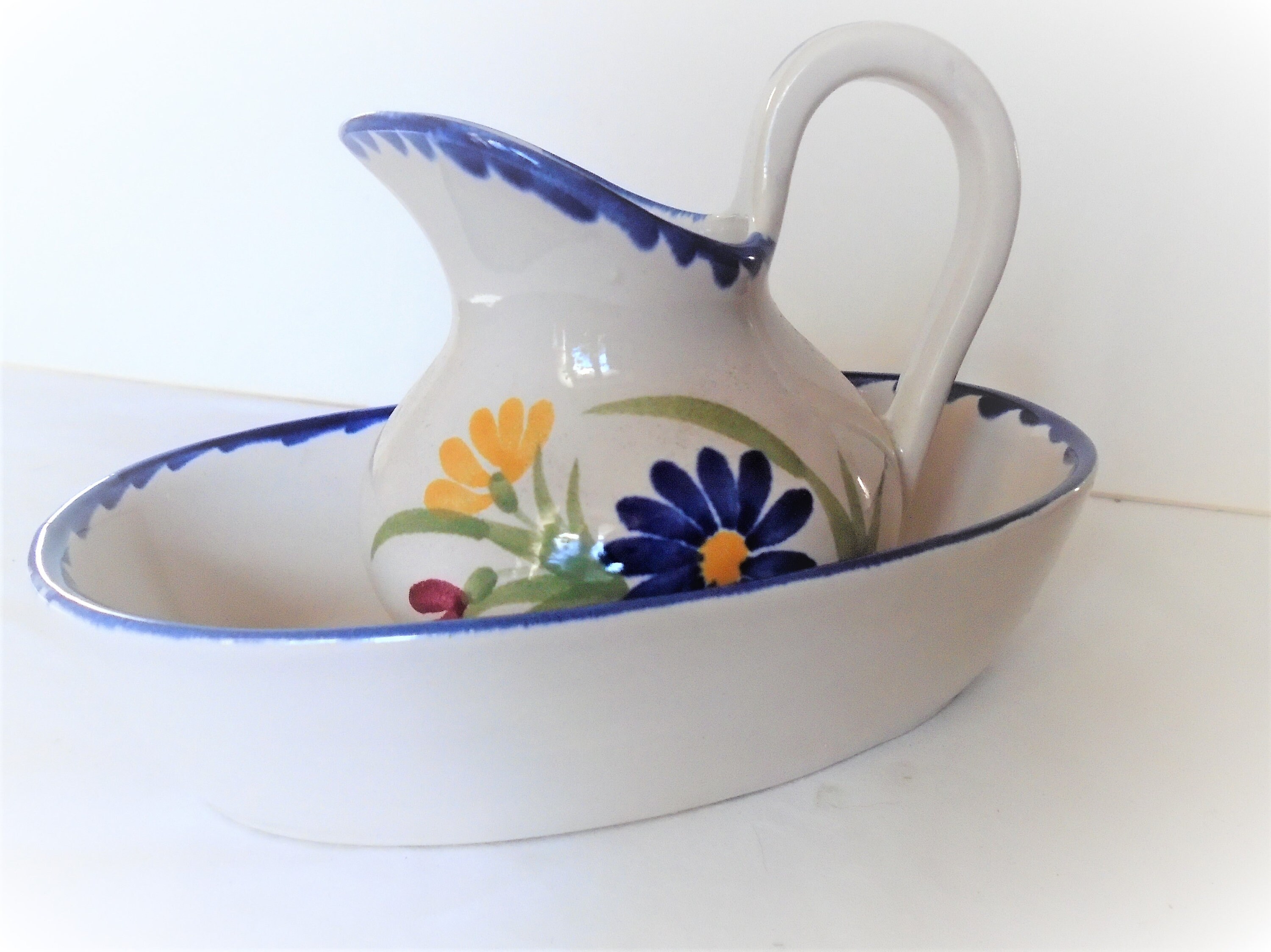 Vintage Français St Clement, France, Peint à La Main, Plat Au Beurre en Porcelaine et Crème Assortie