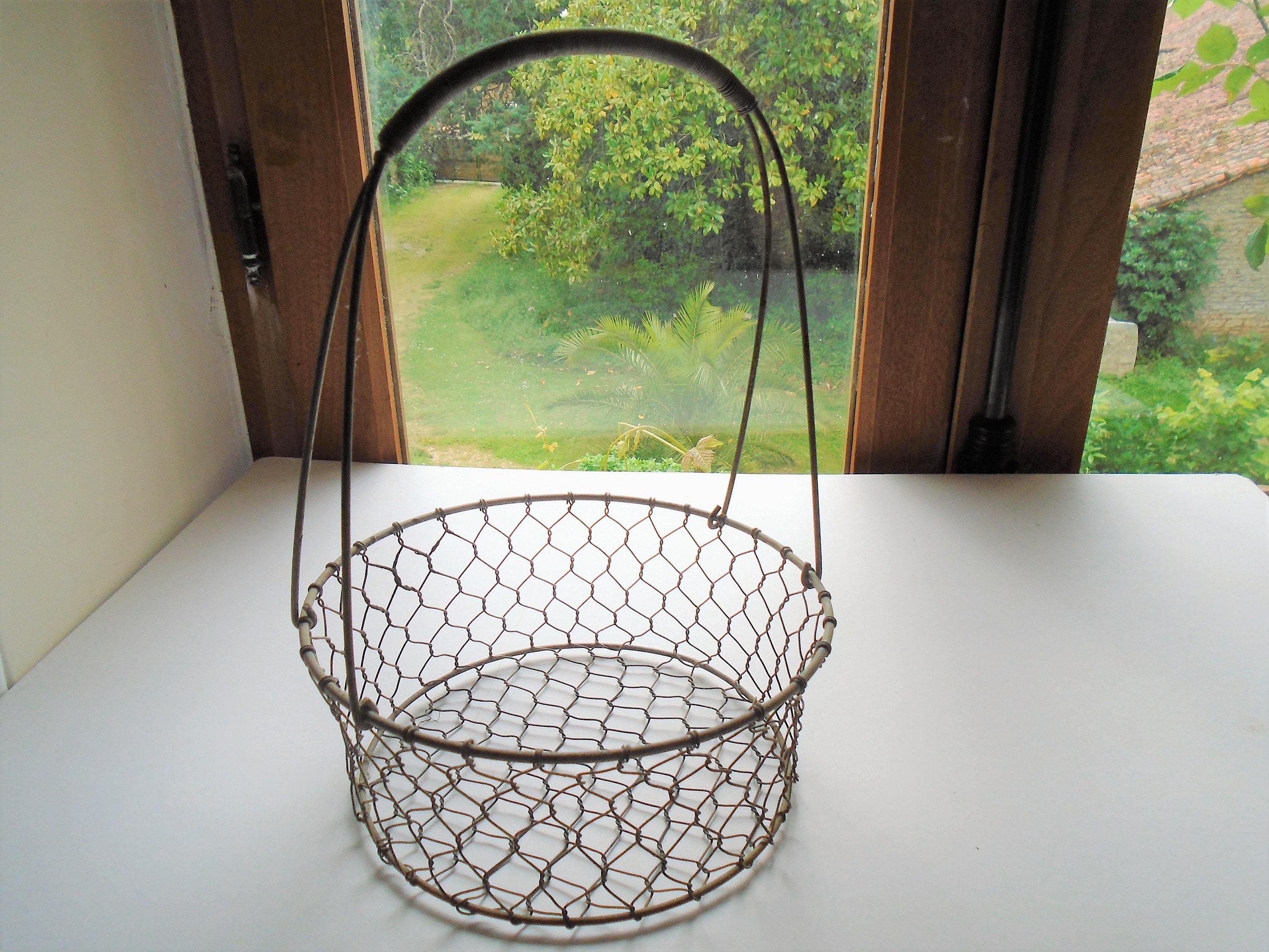 Buy > vintage egg collecting basket > in stock