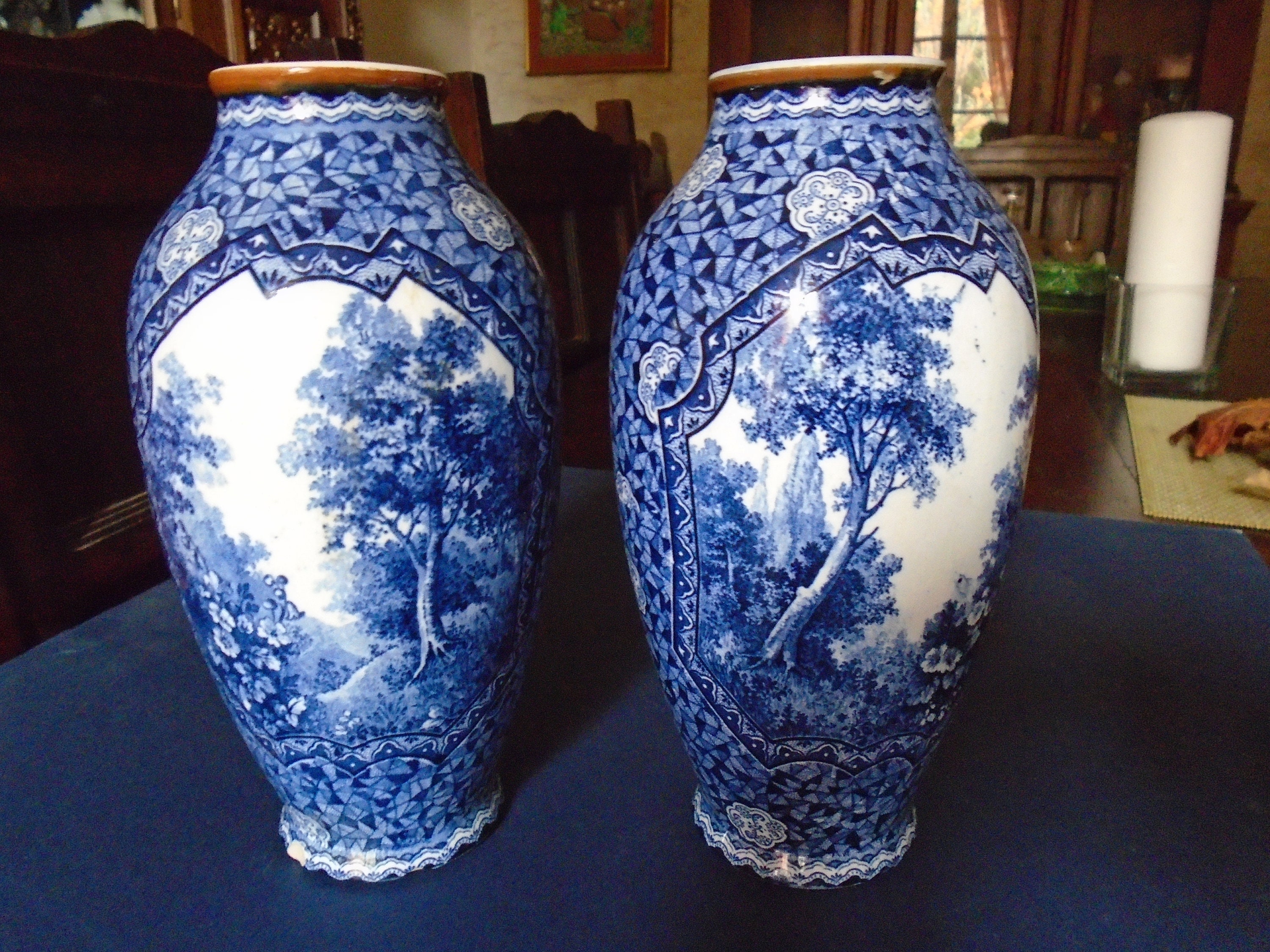 Hertellen struik Perforeren Pair of Villeroy & Boch Antique Royal Bonn 'Flamand Bleu' Vases - Franz  Anton Mehlem, 1920, 9 inches