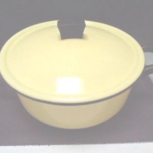 Vintage French Extra Large Yellow Enamel Pan,  Yellow 1950s Stove Top Casserole, Yellow Marmite 2.4 kg