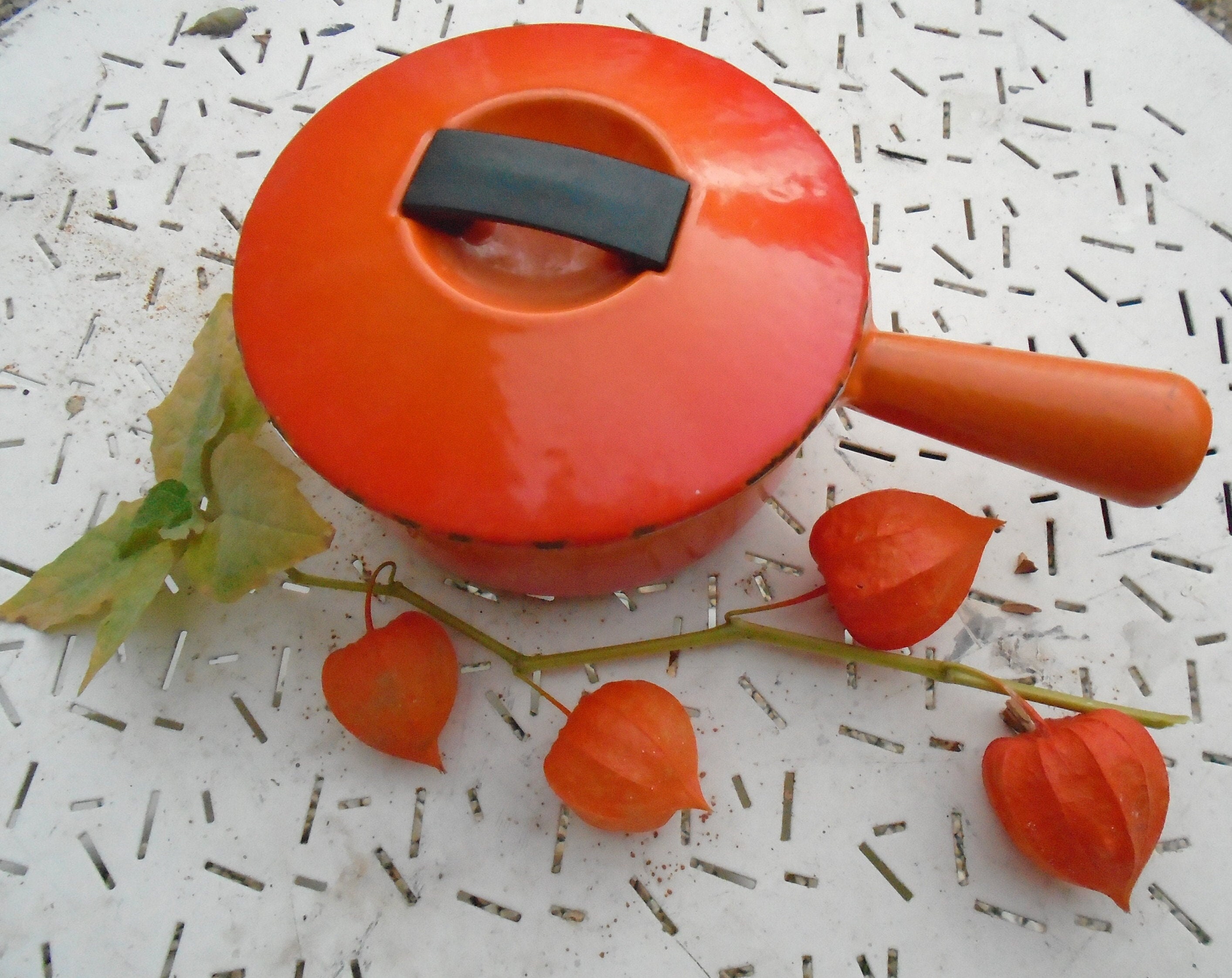 Vintage Français Le Creuset Cousances Orange Rouge Fonte Sauce Pan, Petite Batterie de Cuisine en Ém