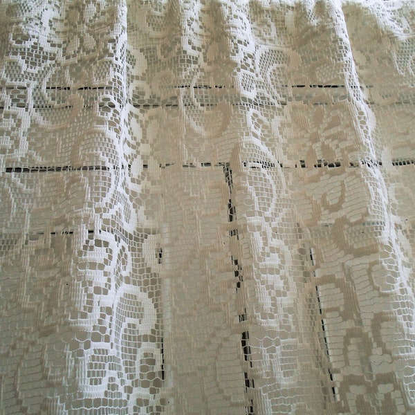 vintage French Single White Polyester Lace Curtain, Longueur 2,0 m, Largeur 1,44 m (Un grand ourlet de 13 cm)