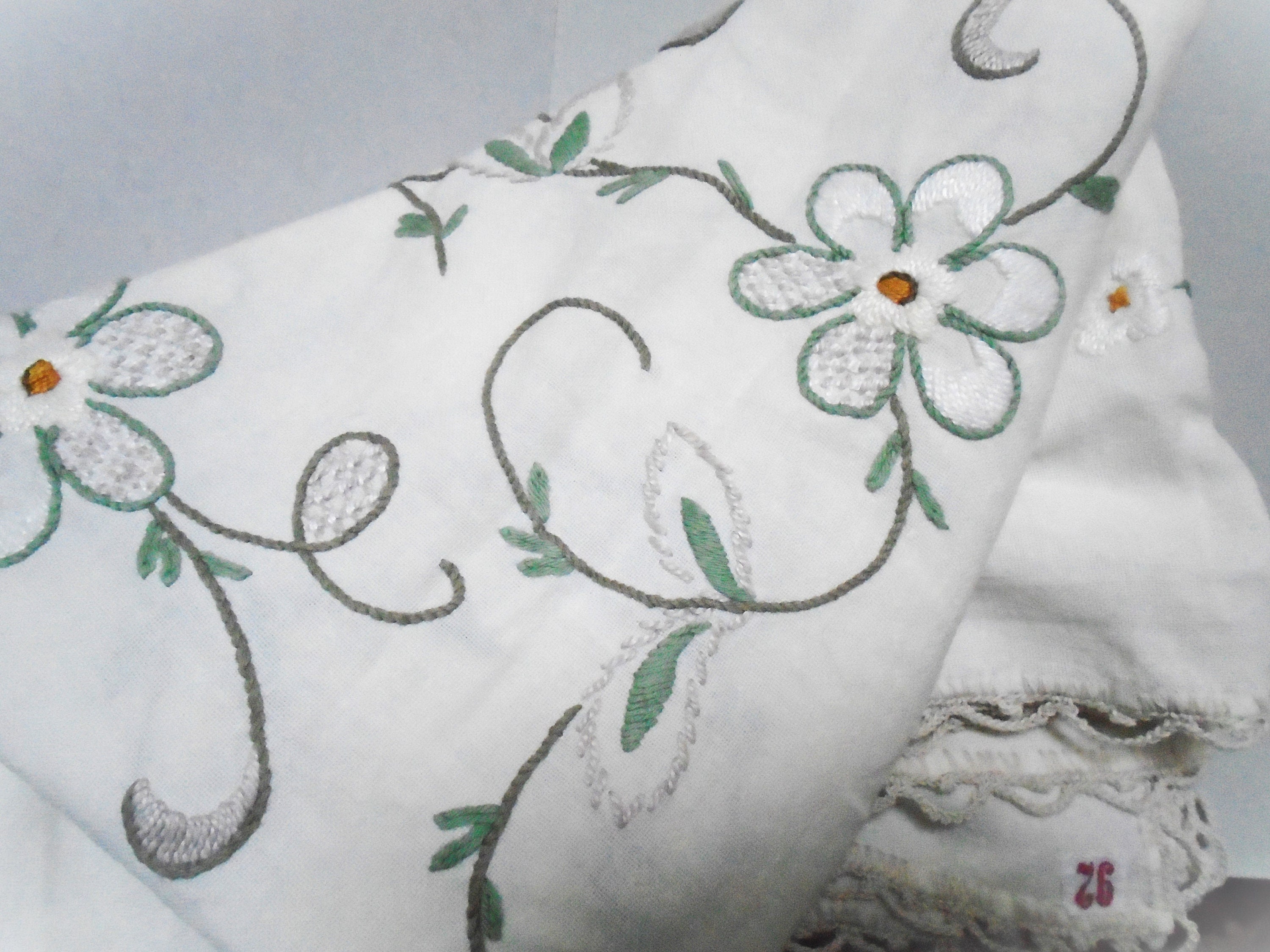 フランス　アンティーク　ヴィンテー　テーブルクロス　リネン　手刺繍 フランスアンティーク テーブルランナー | アンティークス蕾