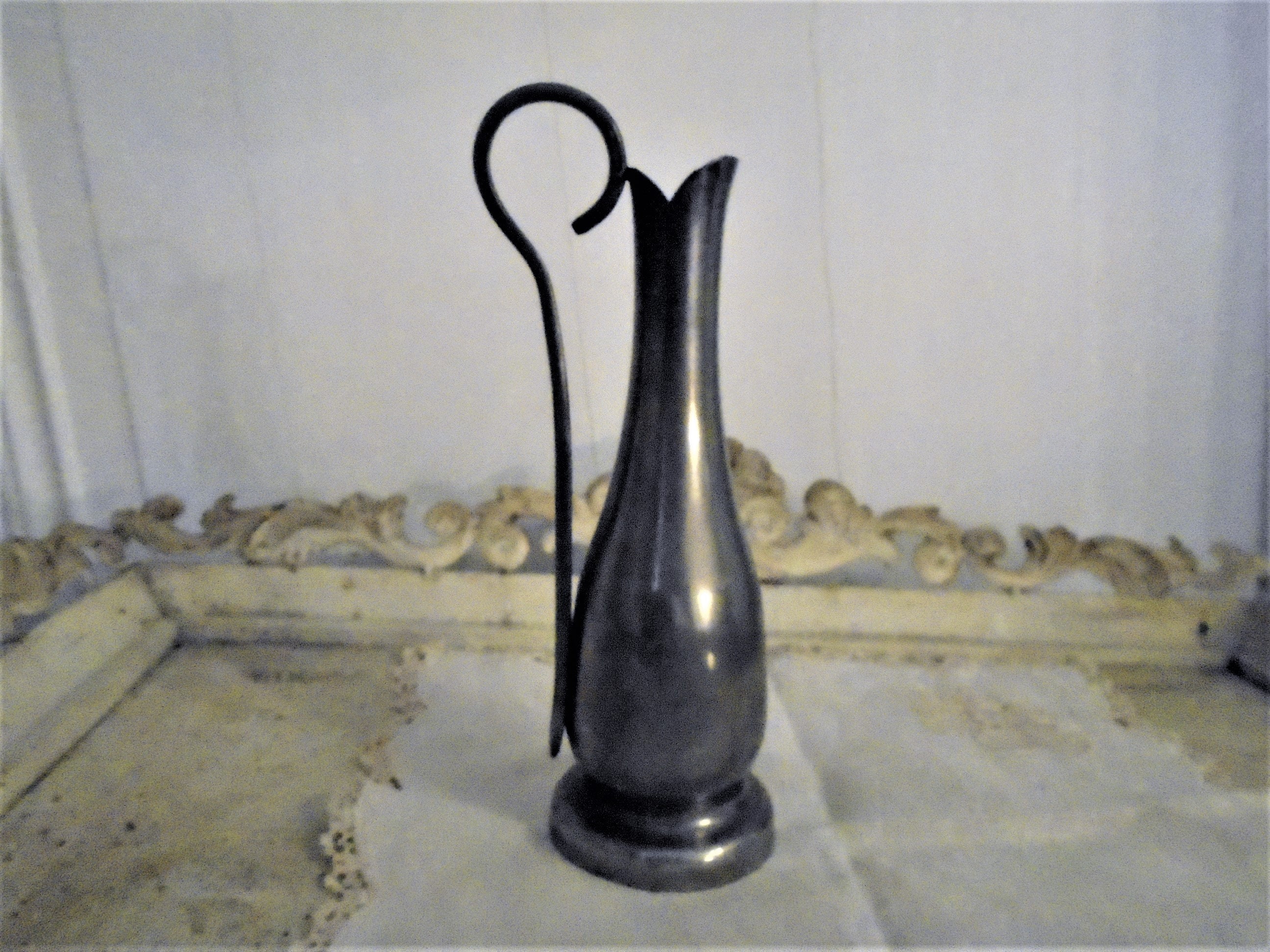 Beau Vase Vintage en Étain Bud, Milieu Du Siècle, Style Minimaliste, Vaisselle de Table Étain, Étain