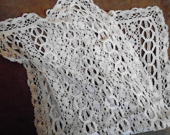 Vintage French Cotton Table Runner / Rectangular Table Doily Lace Edging, 35" x 15 1/4" (89 x 38.5 cm)