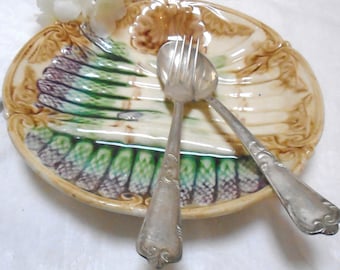 Antique French Barbotine Majolica Asparagus Plate, 1800s Onnaing Tableware