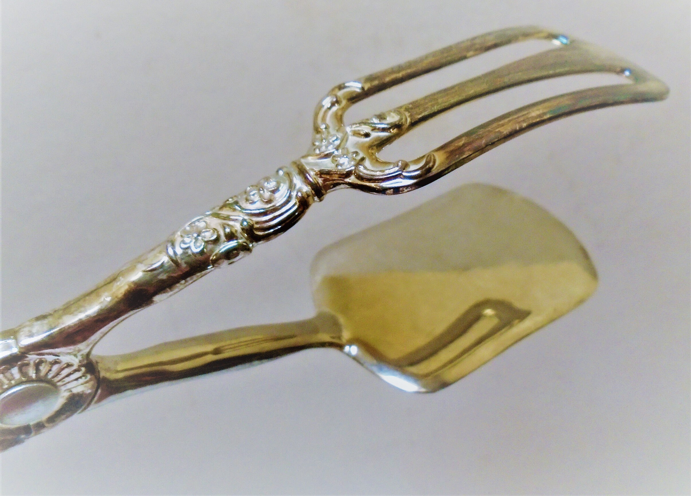 Belle Pince à Gâteau ou de Pâtisserie Baroque Vintage Gravé en Argent, Pinces Ciseaux, 20Ème Siècle