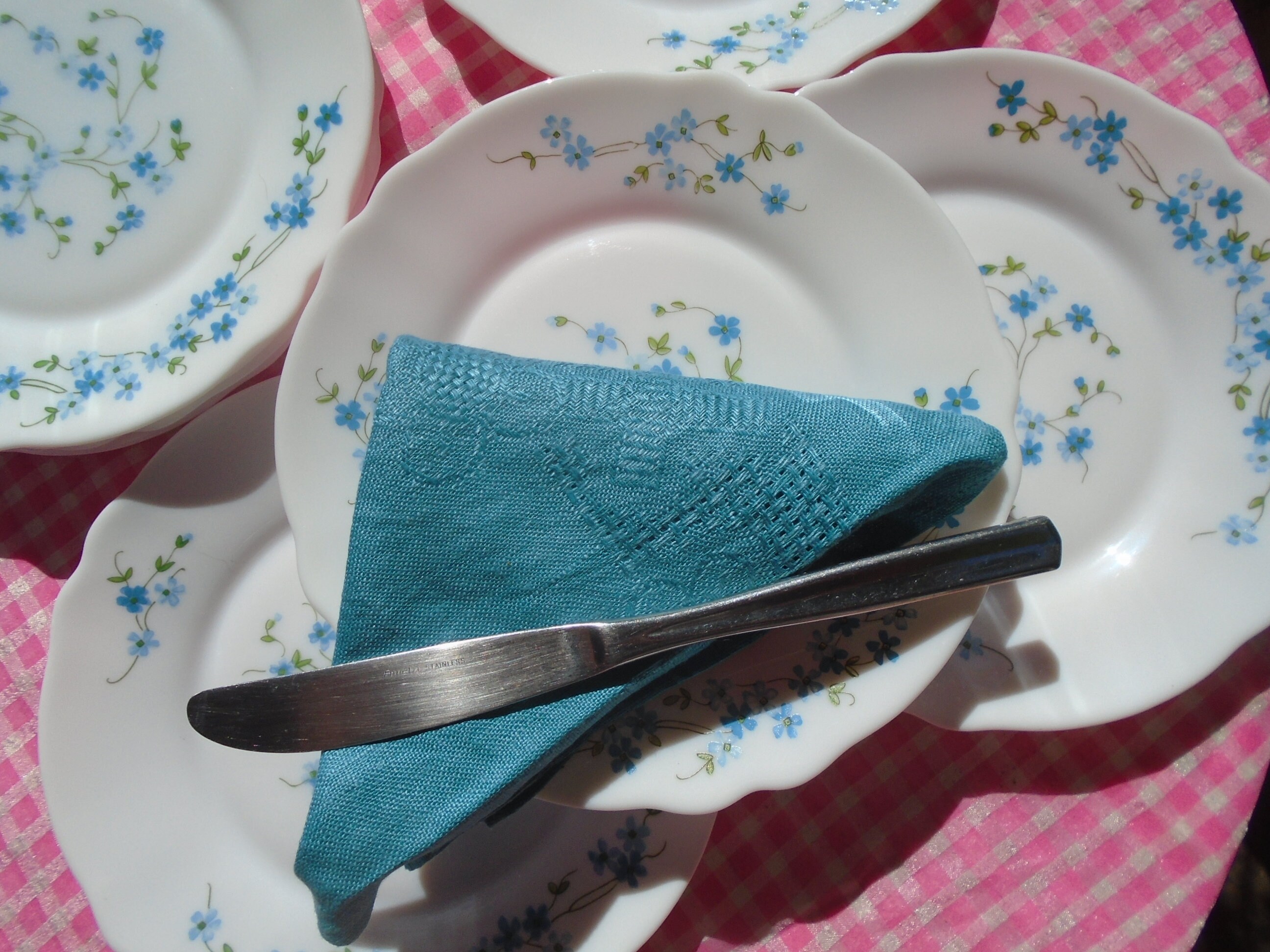 4 Français Vintage Arcopal Milk Glass Dessert/Assiettes d'accompagnement 19 cm Veronica Myosite Forg