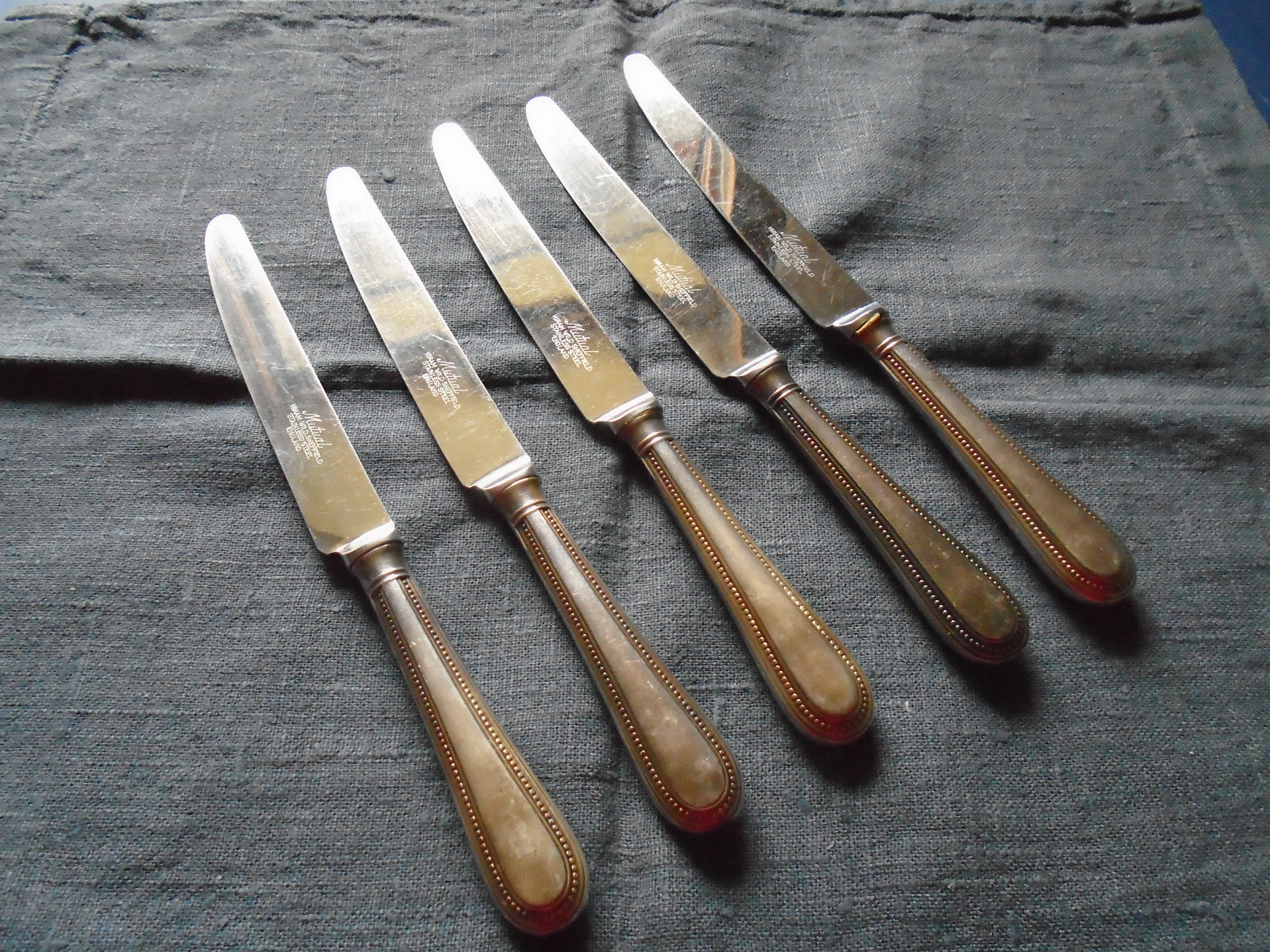 7 Anciens Couteaux à Fromage Bakelite & Inox - Vintage French Finds