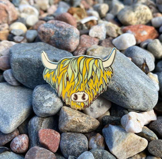 Highland Cow Enamel Pin - Highland cow gift - Cute Highland Coo
