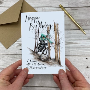 Carte d'anniversaire de vélo de montagne - carte d'anniversaire de joyeux anniversaire, j'entends que c'est tout en bas de la colline - carte d'anniversaire de jeu de mots de vélo - cadeau de vélo de montagne