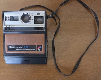 Very Retro & Vintage KODAK COLORBURST 100 Instant Camera with Original Strap / Macde in U.S.A.