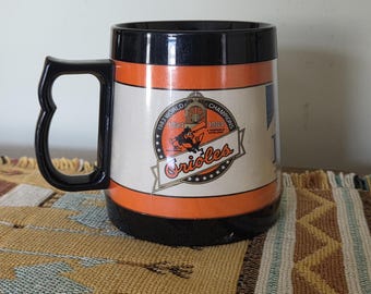 Very Cool & Vintage BALTIMORE ORIOLES 1954 - 1984 30th Anniversary / 1983 World Series Champs Thermo-Serv Insulated BUSCH Mug/Cup