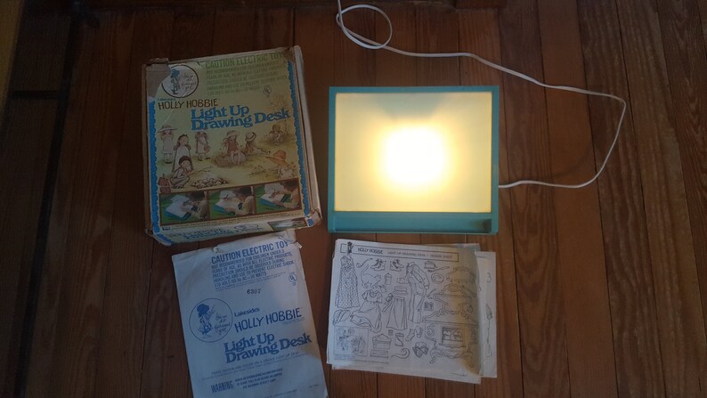 Vintage Very Artsy Holly Hobbie Light Up Drawing Desk