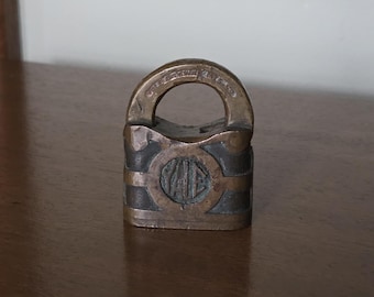Very Cool and Mid-Century YALE & TOWNE Brass Padlock / Made in Stamford, Conn. U.S.A. / NO Key and Its Locked Shut
