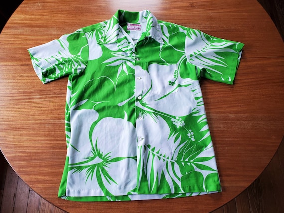 Awesome & Vintage 1960's Waltah Clarke Green and W