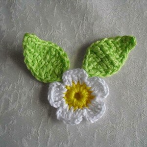 24 pieces crochet flowers daisies 1.38 inches or 3.5 cm image 6