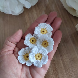 24 pieces crochet flowers daisies 1.38 inches or 3.5 cm image 4