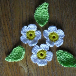 24 pieces crochet flowers daisies 1.38 inches or 3.5 cm image 5