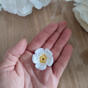 24 pièces fleurs au crochet marguerites 1,38 pouces ou 3,5 cm image 3