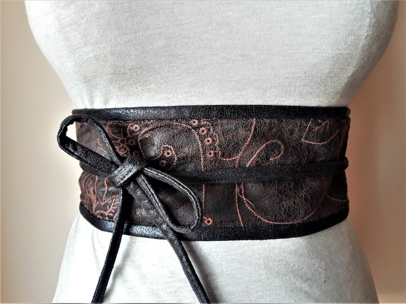 Cinturón obi beige con pintura ornamentada, Cinturón Obi, Cinturón de envoltura ancha reversible, Cinturón de cuero sintético, Cinturón de mujer, Cinturón de envoltura ancha, Cinturón de corbata DarkBrown - pattern