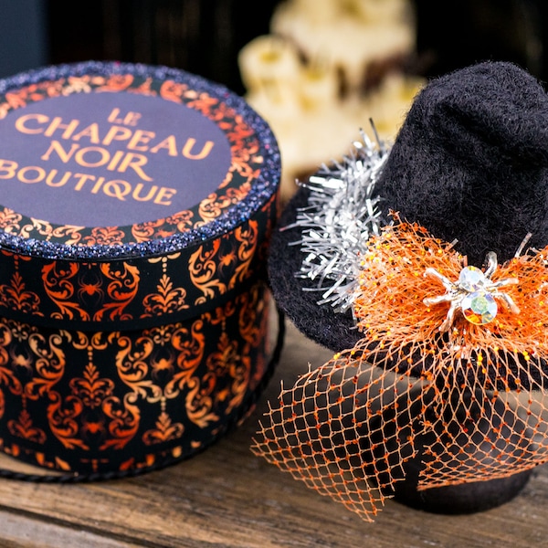 Dollhouse Miniature Le Chapeau Noir Boutique Spider Witch Hat and Hat Box Set - 1:12 Dollhouse Miniature Halloween