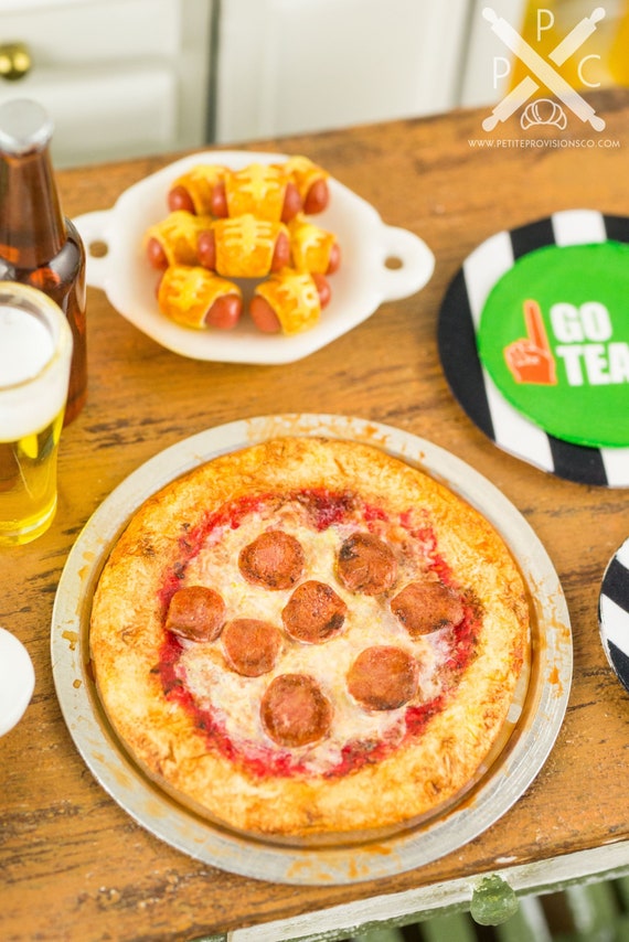 Dollhouse Miniature 1:12 Scale Pepperoni Pizza with Slice out in a Pizza Box