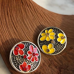 Yellow or Red Flower 18MM Snap Button with Rhinestones &lt;&lt;fits 20MM Snap Jewelry, Sold Separately&gt;&gt;