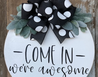 Come in We're Awsome Door Hanger, Door Weath, White Door Hanger, Door Hanger, Front Door Decor, Wood Door Sign, Round Door Hanger, Polka Dot