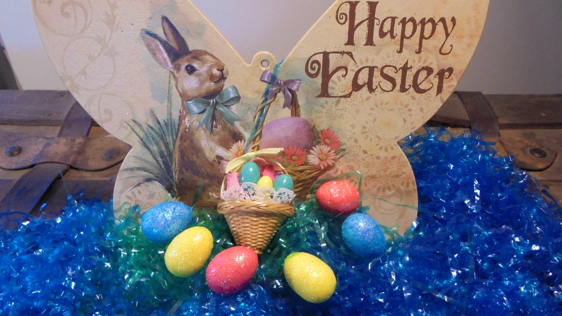 Vintage Avon Straw Easter Basket Brooch, W/ Lace , Ribbon, Tulips and Easter Eggs, Vintage 1980