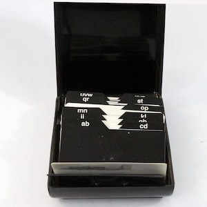 Archivador de tarjetas Eldon negro con 120 tarjetas en blanco y separadores, tapa con bisagra, vintage, 1983