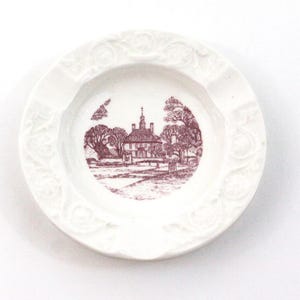 Wedgwood The Governors Palace China Ashtray Williamsburg Round 4.5&quot; White Red