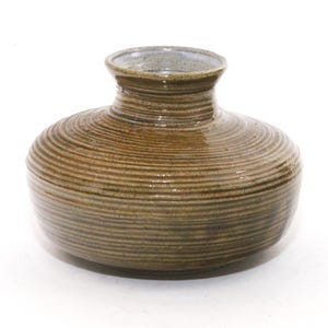 Jarrón de cerámica artesanal marrón pesado de 8,9 cm de alto, vintage de Robert Wann, 1968