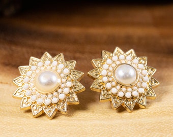 Vintage gold tone starburst white ivory pearl stud earrings 23mm large | great gifts for birthdays mothers day valentines day