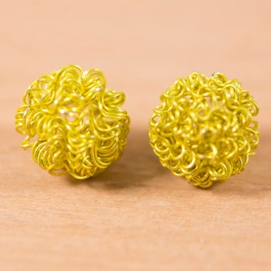 2 count 16mm metallic yellow colored wire round shaped beads pendant focal charm beads destash bead lot vintage delicate beautiful chic