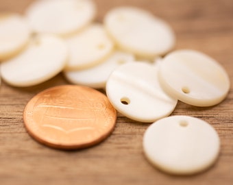 10 count 15mm nautical sea shell circle dangle beads white ivory pearlesant seashell beads vintage cream colored mother of pearl style