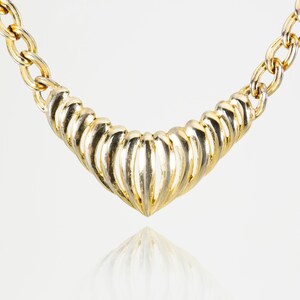 Vintage gold toned chunky chain statement necklace | pendant centered fun retro look jewelry piece