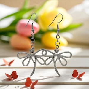 Dragonfly Dangle Earrings – Nature-Inspired Jewelry, Lightweight & Elegant