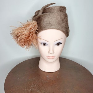 Rare Vintage 1920s 1930s melusine winter cloche hat with ostrich feathers
