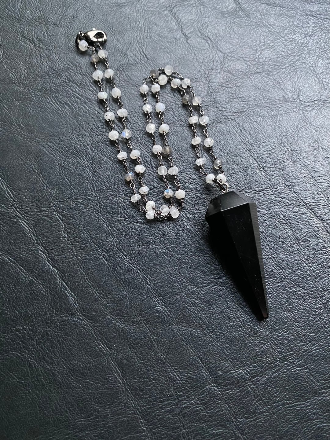 Collier Pentagramme Argenté Avec Cabochon Gris – Mystique Et Tendance Wicca