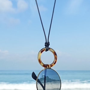 Collier écaille de tortue : porte-lunettes de soleil en cuir, anneau de lunettes