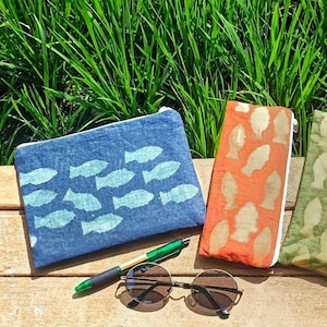 Monedero de lino, bolso con estampado de bloques, bolso unisex, bolso con forma de pez, regalo de buceo, bolso para lápices, bolso utilitario, bolso para gadgets, bolso de material reciclado, bolso marino