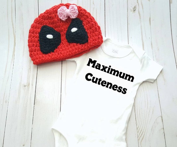 DEADPOOL SUPERHELD BABY BODY STRAMPLER BABYSHOWER GESCHENK